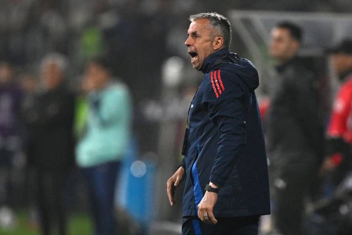 Gustavo Álvarez explicó la ausencia de titulares ante Deportes La Serena: “Observo un desgaste físico y emocional”