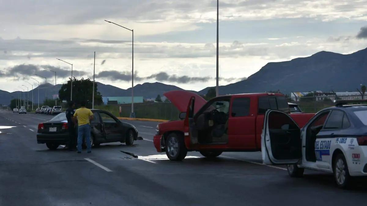 Provoca choque tras dar vuelta prohibida en la Tabalaopa