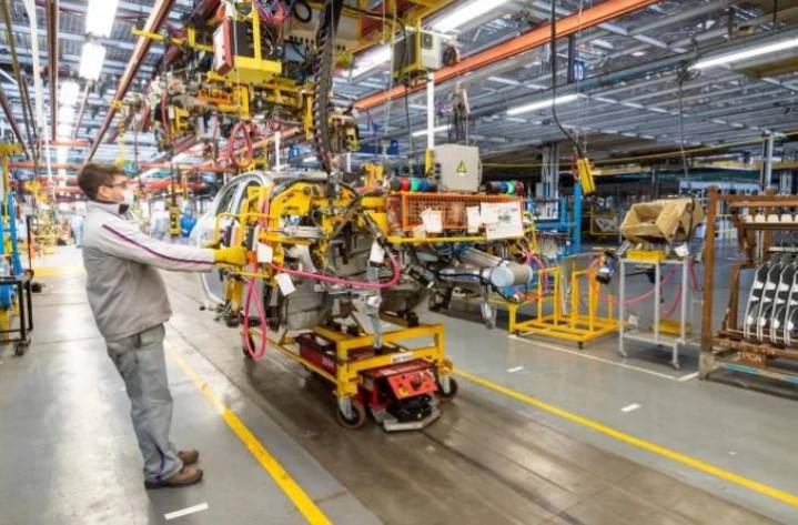 En julio la industria cayó por segundo mes seguido y los números preocupan al sector