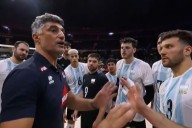Final caliente. Tras la eliminación de su equipo, el entrenador de Francia interrumpió el festejo de los jugadores argentinos