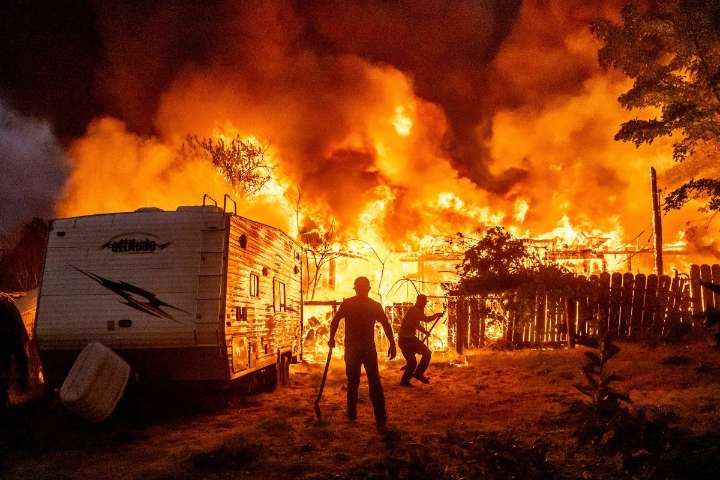 Incendio arrasa pueblo de California que surgió durante la Fiebre del Oro