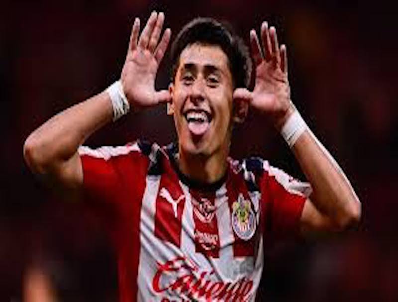 Chivas gana, convence y hunde al Necaxa en el regreso de Fernando Gago al Akron