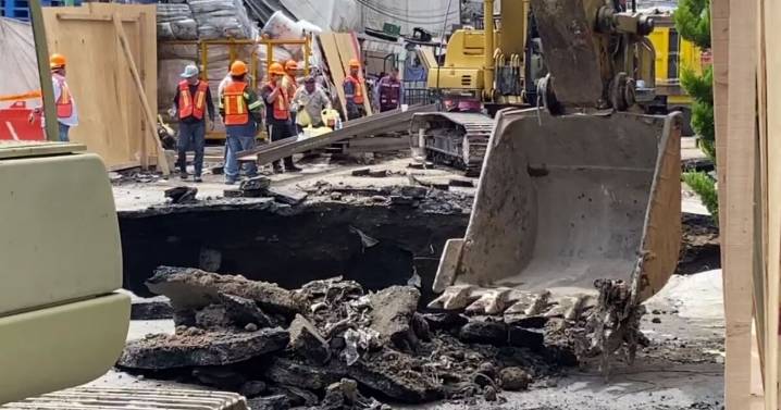VIDEO: Socavón en Iztapalapa crece tras fuertes lluvias en CDMX; desalojan 3 casas