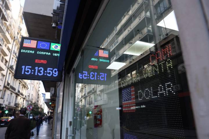 Tensión cambiaria. El dólar mayorista sube y está a menos de $2 de tocar el techo de la banda de flotación