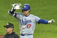 Ohtani llega a 100 vuelacercas con Dodgers