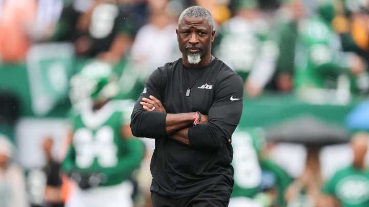 Jets HC Aaron Glenn is already threatening to bench players