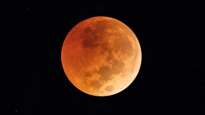 Luna de sangre y el amor: qué hacer y evitar en septiembre 2025