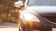 El truco más eficaz para limpiar los faros del coche y que queden como el primer día