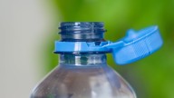 Siete trucos y soluciones increíbles con botellas de plástico para resolver problemas de la casa
