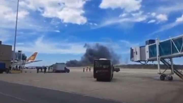 Una aeronave se estrelló en el principal aeropuerto de Venezuela poco después de despegar: el avión registraba vuelos a Cuba y Panamá