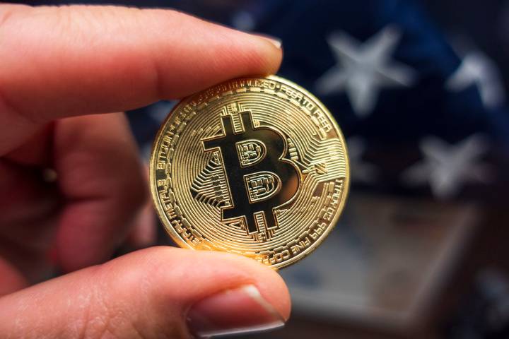 Bitcoin LTH Profitability Outpaces STHs: Is A New Bullish Phase About To Commence?