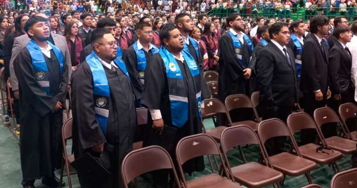 Entrega UTCJ 942 profesionistas al servicio de la comunidad fronteriza