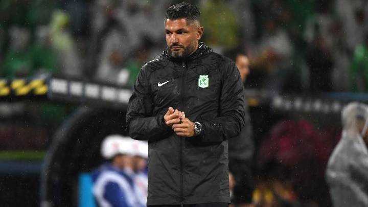 Javier Gandolfi dejaría la dirección técnica de Atlético Nacional; los candidatos a reemplazarlo serían extranjeros