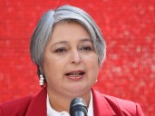 Jara presenta propuesta para implementar tecnología avanzada que permita realizar mamografías sin dolor