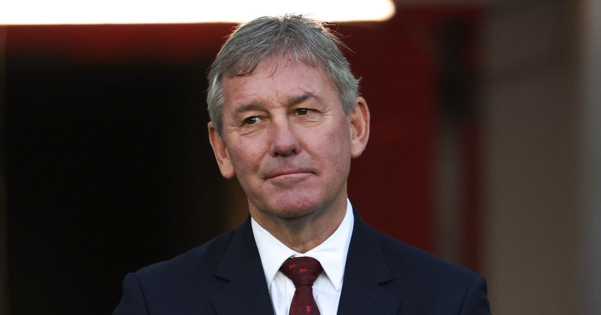 Bryan Robson disagrees with Ruben Amorim about two Manchester United issues