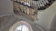 Desalojan un edificio de Cartagena tras el derrumbe de parte de una escalera
