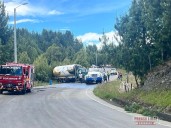 Camión se volcó en la vía Sogamoso – Aguazul. Poste evitó tragedia