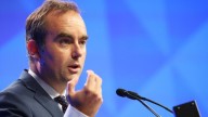 Macron nombra al ministro de Defensa, Sébastien Lecornu, nuevo jefe del Gobierno