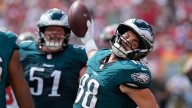 Los Eagles ganan 31-25 a los Buccaneers y mantienen su invicto