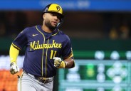 Deadspin | Brandon Woodruff bounces back to lead Brewers past Pirates