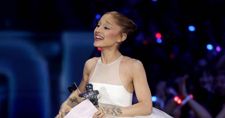 Ariana Grande wins video of the year award at MTV VMAs
