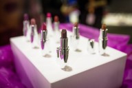 Foco en Latinoamérica. Natura vende el negocio internacional de Avon y compra un grupo guatemalteco