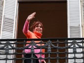 "Qué quilombo se te armó…y no te lo digo por la coima de tu hermana": Cristina Kirchner criticó a Javier Milei por intervenir en el mercado cambiario