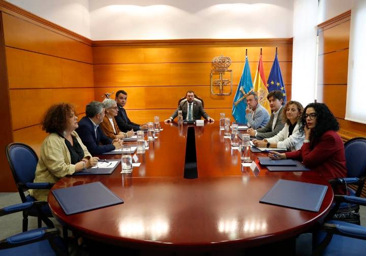 Barbón tiende la mano al PP para elaborar un presupuesto centrado en la educación y la prevención de incendios