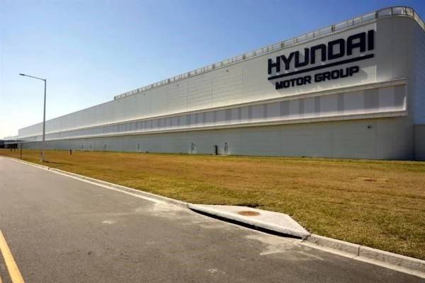 Busca SRE mexicanos tras redada en Hyundai