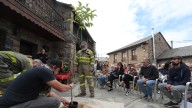 Emotivo homenaje a Nacho Rumbao, el bombero forestal fallecido este verano en el incendio de Yeres