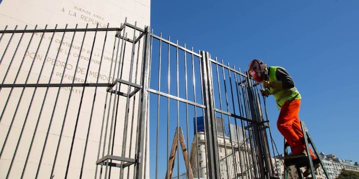 El gobierno porteño colocó una nueva reja de protección en el Obelisco