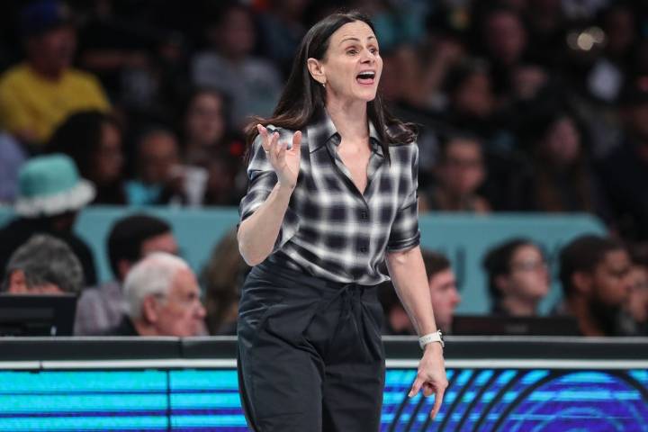 Deadspin | Liberty GM: Parting with coach Sandy Brondello a 'proactive' move