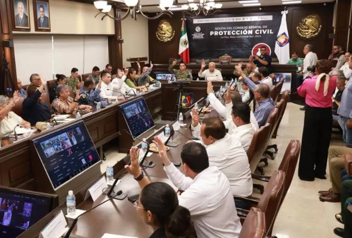 Extienden suspensión de clases en Baja California Sur por el huracán Lorena