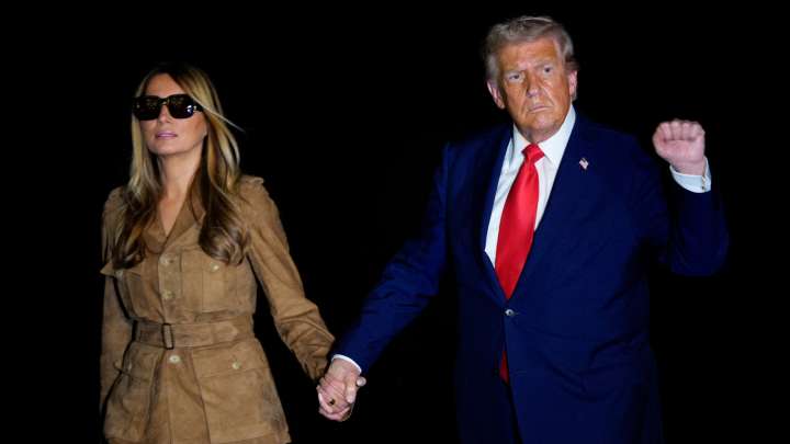 Melania's Side-Eye At Trump After Awkward Escalator Moment Is Throwing Some Serious Daggers