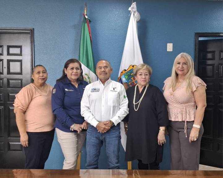 REAFIRMA ALCALDE TODO SU APOYO A LA EDUCACIÓN AL RECIBIR A LA NUEVA JEFA DEL SECTOR 2 DE PRIMARIAS Y REPRESENTANTES DE LAS ZONAS 50 Y 124