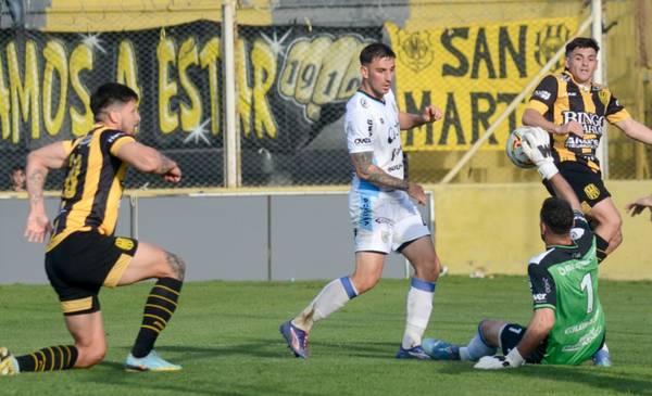 Olimpo no acertó al arco, el 0-0 no le dejó gusto a nada y viaja a Rafaela con una única opción: ganar