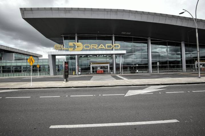 Atención viajeros: Cierran parqueadero del puente aéreo en Aeropuerto El Dorado en Bogotá
