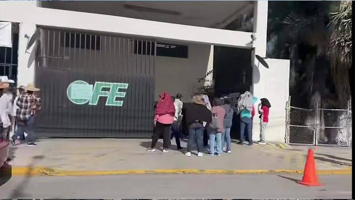 Ixmiquilpan: Tras manifestación, vecinos de Alfajayucan logran acuerdos con funcionarios de CFE