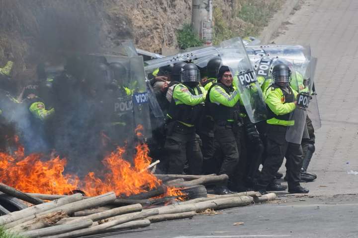 Protestas en tres provincias en medio de paro indígena por suba de diésel en Ecuador