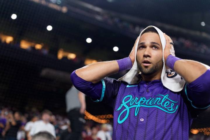 D-backs LF Lourdes Gurriel Jr. diagnosed with torn ACL