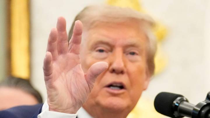 Trump no puede usar Ley de Enemigos Extranjeros para deportar a pandilleros venezolanos, dice corte