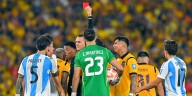 La lupa sobre las polémicas en Ecuador-Argentina: la roja a Otamendi y el penal de Tagliafico a Preciado