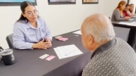 Entregan tarjetas ‘Aquí Vamos’; comienza repartición de 30 mil plásticos