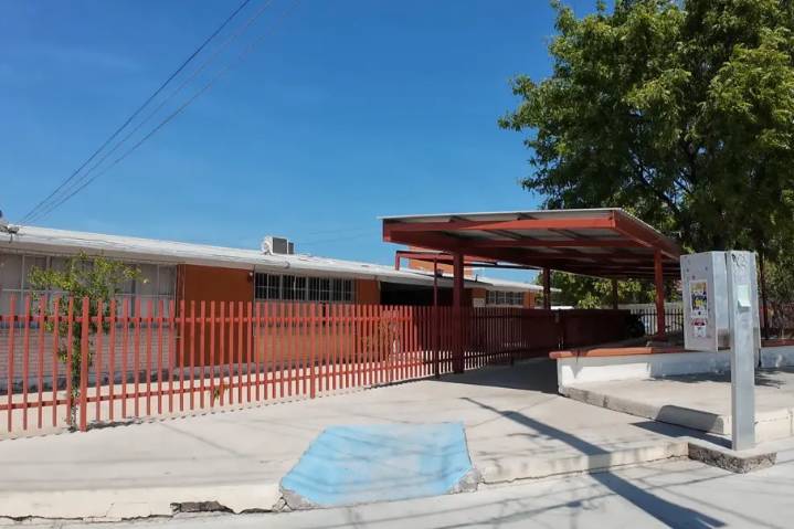La Escuela Primaria Guillermo Valle Gómez: más de un mes con aulas a oscuras por fallas eléctricas