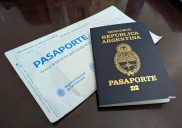 Fallas en pasaportes argentinos: el Gobierno reconoce miles de documentos defectuosos