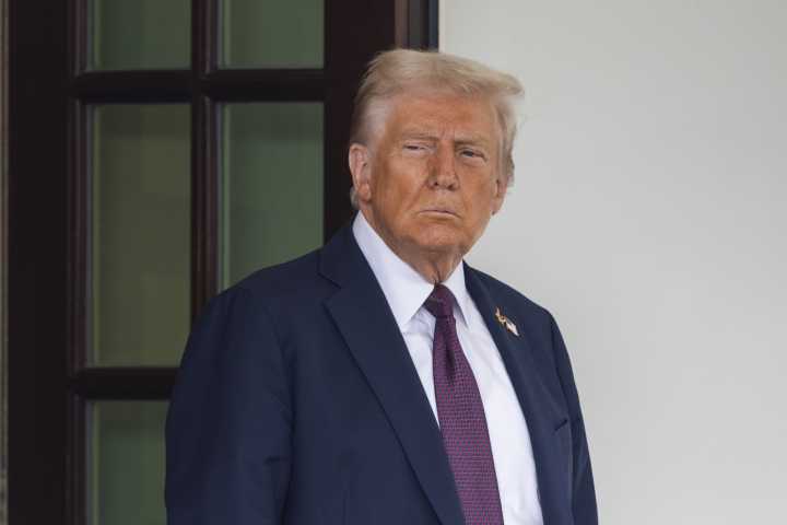 Trump to hold high-stakes meeting with Democrats as government shutdown looms
