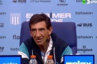 La felicidad del entrenador Gustavo Costas tras la victoria en casa