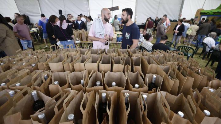 San Adriano celebra sus fiestas honrando a dos de sus vecinos más longevos: "Para alguien de aquí estos días son imperdibles"