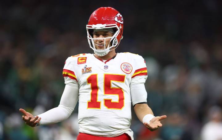 “I Never Stole Any Money”: NFL Veteran & Patrick Mahomes’ Ex-Teammate Sends Message on Athlete’s Availability Ex-Patrick Mahomes teammate calls out NFL stars’ availability amid big contracts, reflecti