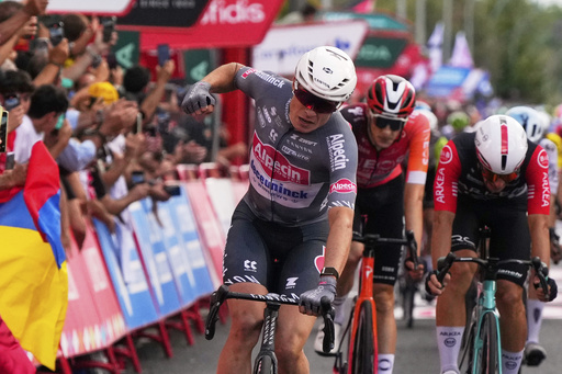 Philipsen gana su tercera etapa en la Vuelta y Vingegaard lidera antes del día decisivo
